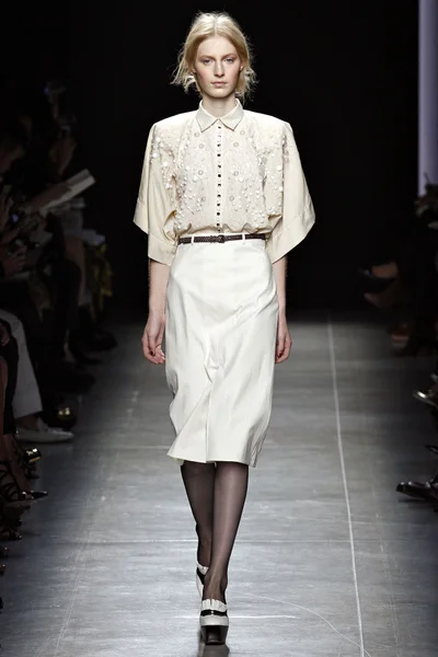 Look 10